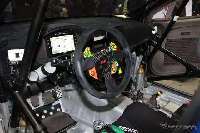 STIのNBR24参戦車両のシェイクダウンで、ヴァン・ダム選手とシュリック選手が新型車の感触をためす≪撮影：中尾真二≫