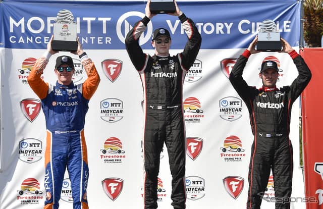 左から決勝2位ディクソン、優勝ニューガーデン、3位パワー。《写真提供 INDYCAR》