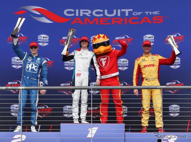 左から2位ニューガーデン、優勝ハータ、3位ハンターレイ。《写真提供 INDYCAR》