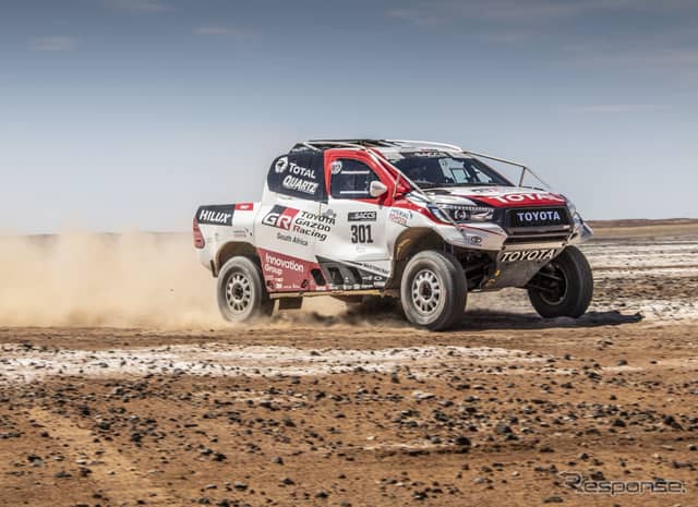 フェルナンド・アロンソがダカールラリー優勝車をテストした。《写真提供 TOYOTA》