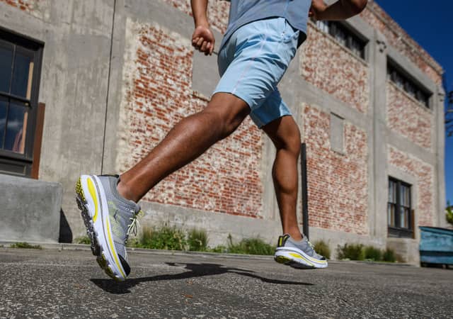 ホカ オネオネ、初期モデルのロードランニングシューズ「BONDI B」を復刻