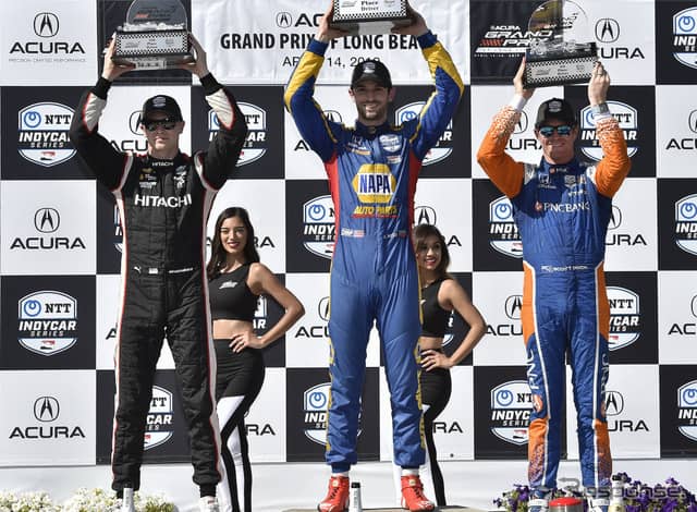 左から2位ニューガーデン、優勝ロッシ、3位ディクソン。《写真提供 INDYCAR》