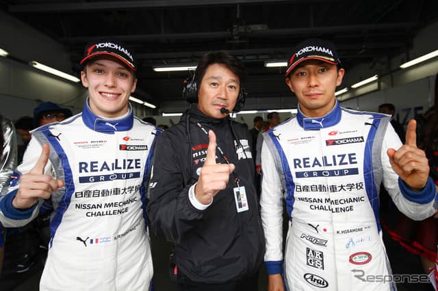 GT300予選首位のKONDOレーシング、左からフェネストラズ、近藤真彦監督、平峰。《撮影 益田和久》