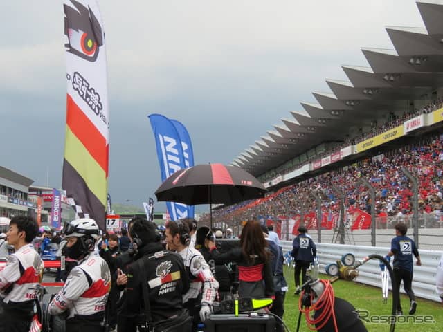 大観衆が富士のスタンドを埋めた。《撮影 遠藤俊幸》