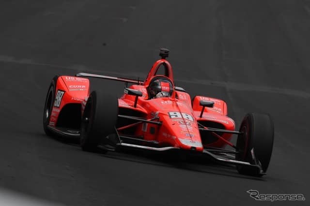 マリオ・アンドレッティ優勝50周年を記念して当時の祖父のカラーリングで走った孫、マルコ・アンドレッティ（第103回インディ500）。《撮影 重信直希》