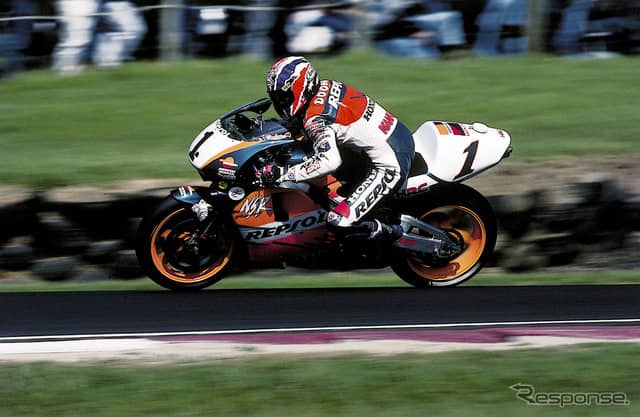 NSR500のミック・ドゥーハン選手(1998年)《写真 ホンダ》