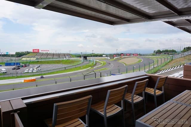 ホームストレートから伊勢湾まで見渡すことができる絶景《撮影 纐纈敏也》