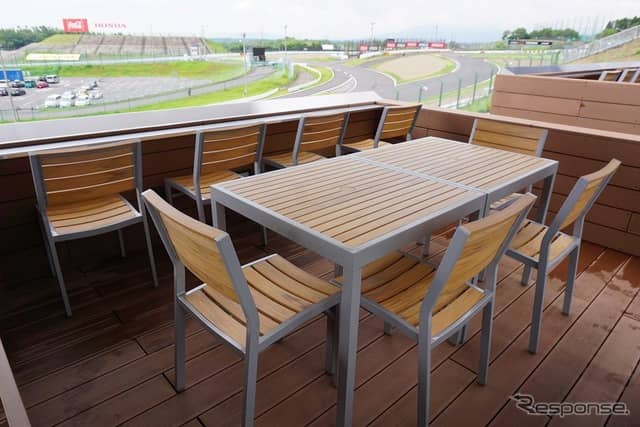 6～8名で利用できる R-BOX  L《撮影 纐纈敏也》