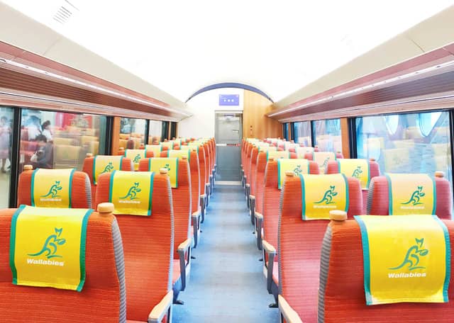 ラグビーオーストラリア代表を歓迎する特急ロマンスカー「ワラビーズ号」運行