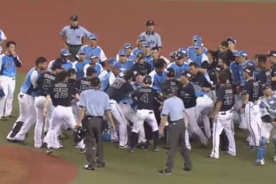 西武から3死球でオリックス激怒 大乱闘 佐竹コーチが暴力行為で退場処分 野球 スポーツブル スポブル