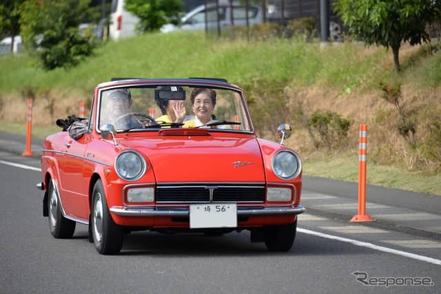 令和元年度 秋の全国交通安全運動出発式　久喜クラシックカーパレード《撮影 嶽宮三郎》