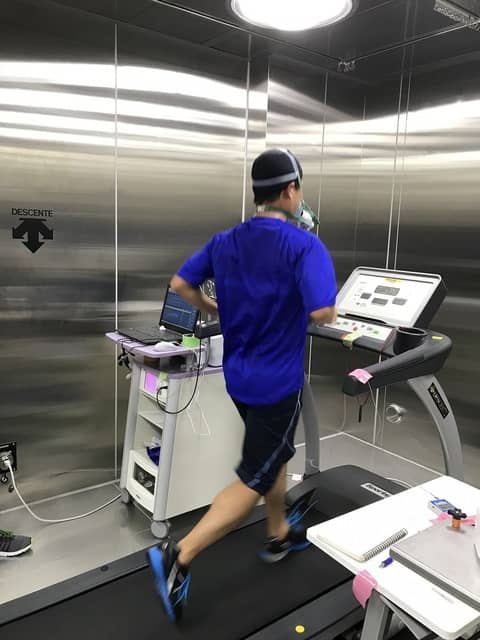 デサント、手のひらを冷やすことで暑熱対策につながるグローブを開発