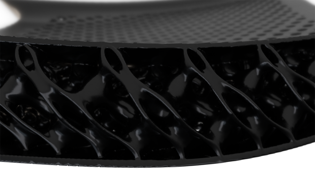 ニューバランス、3Dプリントシューズ新バージョン「FuelCell Echo Triple」発売