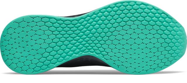 リバプールFC限定シューズ「FRESH FOAM ROAV」発売…ニューバランス