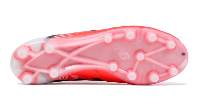 ニューバランス フットボール、足入れにこだわったフィッティングスパイク「442 SP」発売