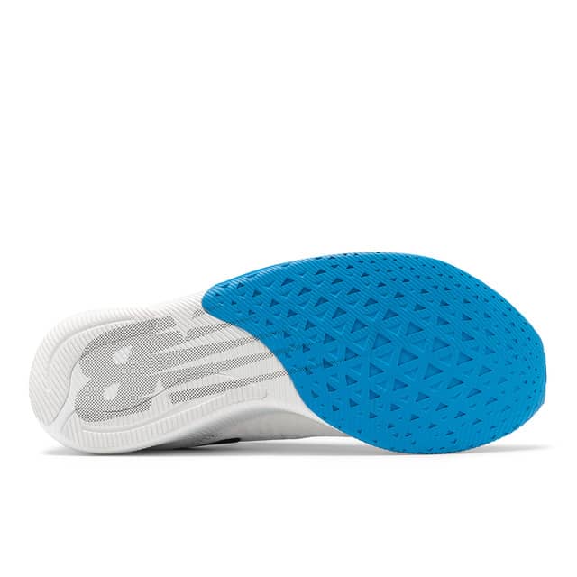 ニューバランス、ランナーのためのカーボンプレートシューズコレクション発売