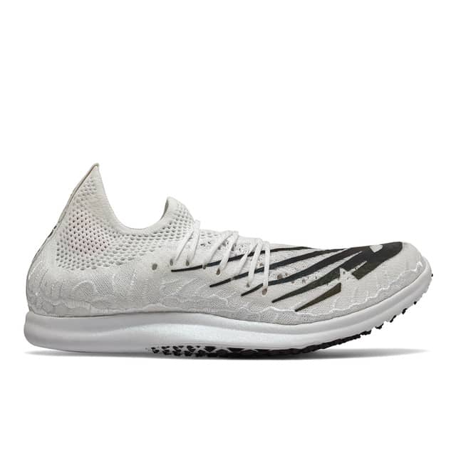 ニューバランス、ランナーのためのカーボンプレートシューズコレクション発売