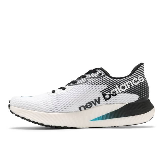 ニューバランス、ランナーのためのカーボンプレートシューズコレクション発売