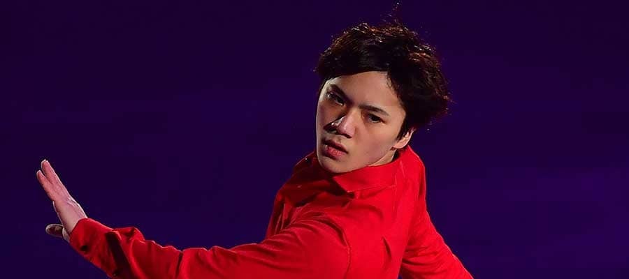 宇野昌磨、弟とおうち時間の“柔らかすぎる前屈”に反響「ガラケー並みの二つ折り」