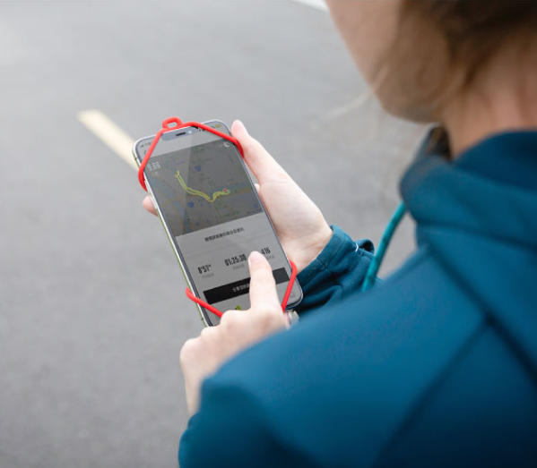 暑い時期も快適に使用できるランニング用手持ちスマホホルダー発売