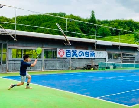  観客は大自然　藤野のセンターコート「藤野倶楽部」 