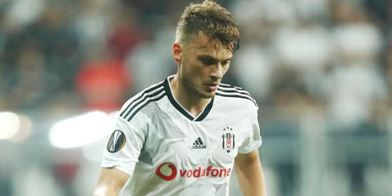 ヴィッセル神戸がセルビア代表MFに約4億のオファー？ 長友や香川の元同僚