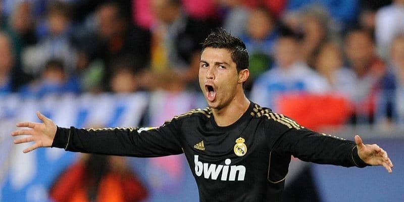 もはや芸術…！C・ロナウドが見せたアクロバティックなバックヒールゴラッソ！【インクレディブル・ゴールズ】