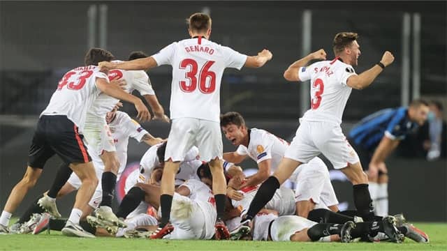 インテルとの死闘を制したセビージャが4季ぶり6度目のEL制覇 ブラジル人CBのバイシクルが決勝点