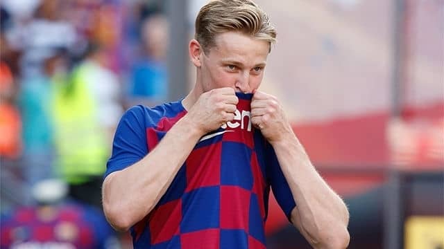 バルサ新監督クーマン、デ・ヨングのポジション変更を明言