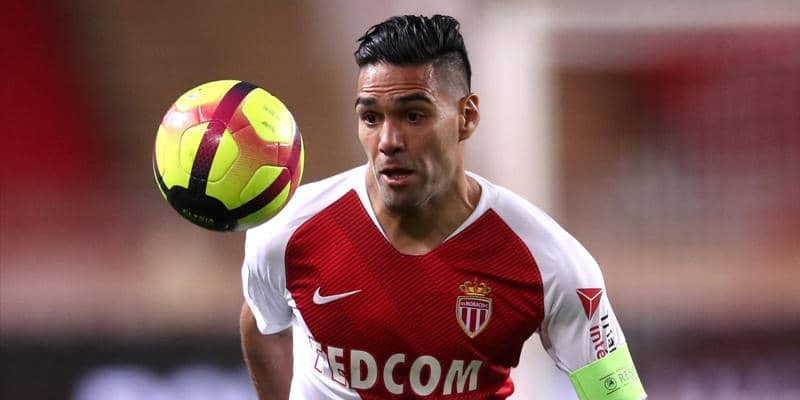 モナコ時代のファルカオ、大不振に喘ぐチームを救う殊勲の一撃【ビューティフル・フリーキック】