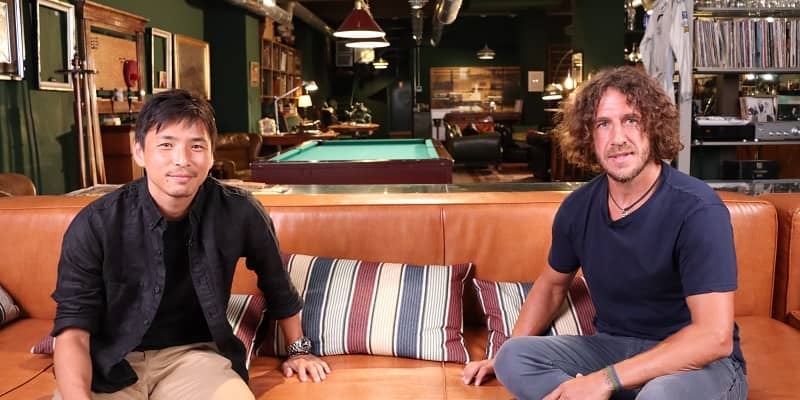 スペインで５シーズン目を戦い終えた乾貴士と、バルセロナの黄金期を築いたレジェンド、カルラス・プジョルが特別対談