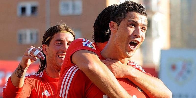 大胆かつエレガント！C・ロナウドが相手全員の裏をかいた極上バックヒール【インクレディブル・ゴールズ】