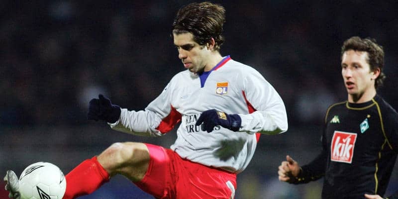 “フリーキックの魔術師” ジュニーニョ・ペルナンブカーノはキックの種類も豊富【ビューティフル・フリーキック】