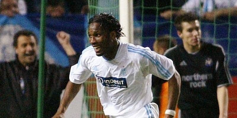 ドログバのマルセイユ時代のベストゴール！豪快な右足から生まれたスーパーボレー【インクレディブル・ゴールズ】