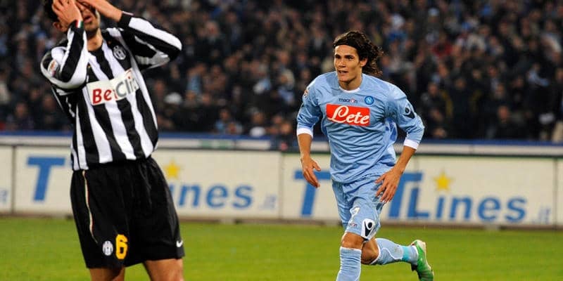 ナポリ時代のカバーニがユベントスDFを蹂躙！頭だけでハットトリックの大仕事【ハットトリック・ヒーローズ】