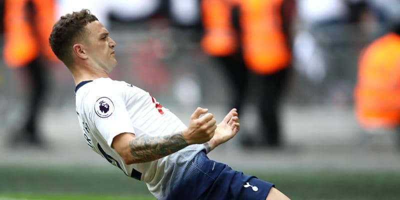 スパーズ時代のトリッピアーがウェンブリーで決めた芸術的FK【ビューティフル・フリーキック】