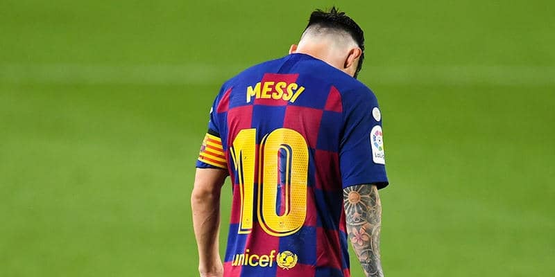 バルサ退団騒動のメッシ、PCR検査に来ず　スアレスの姿は確認も