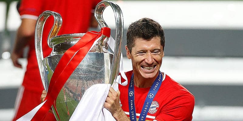 3大会で得点王に輝いたレヴァンドフスキが初のドイツ年間最優秀選手賞を受賞！