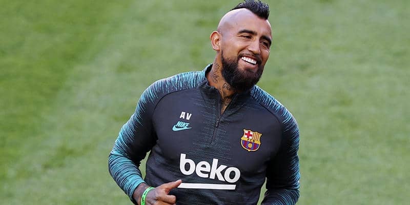 バルサMFビダル、ユベントス移籍に言及「ピルロから連絡がきたら幸せ」