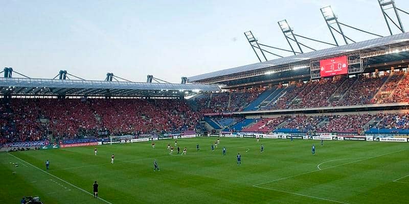 ポーランドの名GKシュマトワが超反応セーブで近距離からのシュートをスーパーストップ【アンビリーバブル・セーブス】