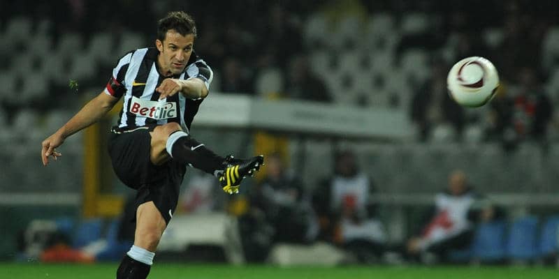 “ファンタジスタ”デル・ピエロがEL予選で見せた40ヤード無回転弾【ビューティフル・フリーキック】