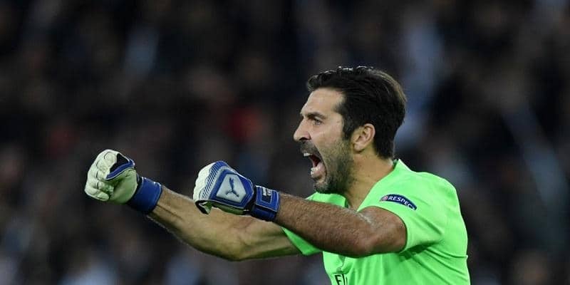 フランスでも神セーブ！PSG時代のブッフォンが見せたミラクルなセーブ【アンビリーバブル・セーブス】