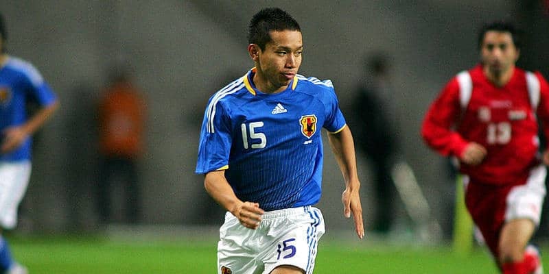 発掘！20歳の長友佑都が、13年前にマルセイユ相手に衝撃の弾丸ミドルを決めていた！