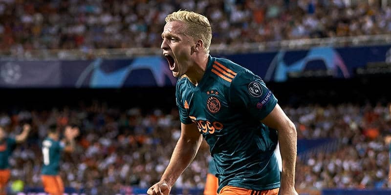 ユナイテッド移籍秒読みのファン・デ・ベーク、父親が発言 「ドニーが自分で決めた」