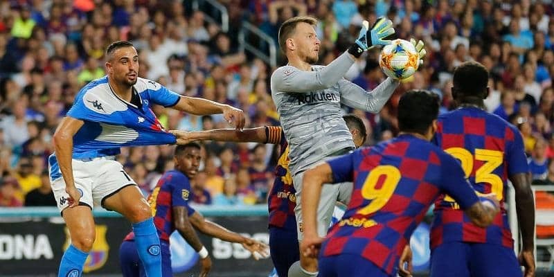 バルサの控えGKネトがナポリ戦で見せたスーパーセーブ4連発！【アンビリーバブル・セーブス】