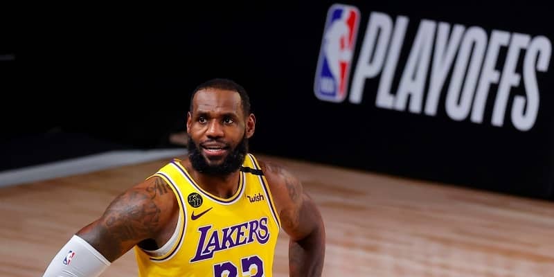 スモールボールで臨むロケッツに対してレブロンは動じず「5人の男たちによる戦いだ」