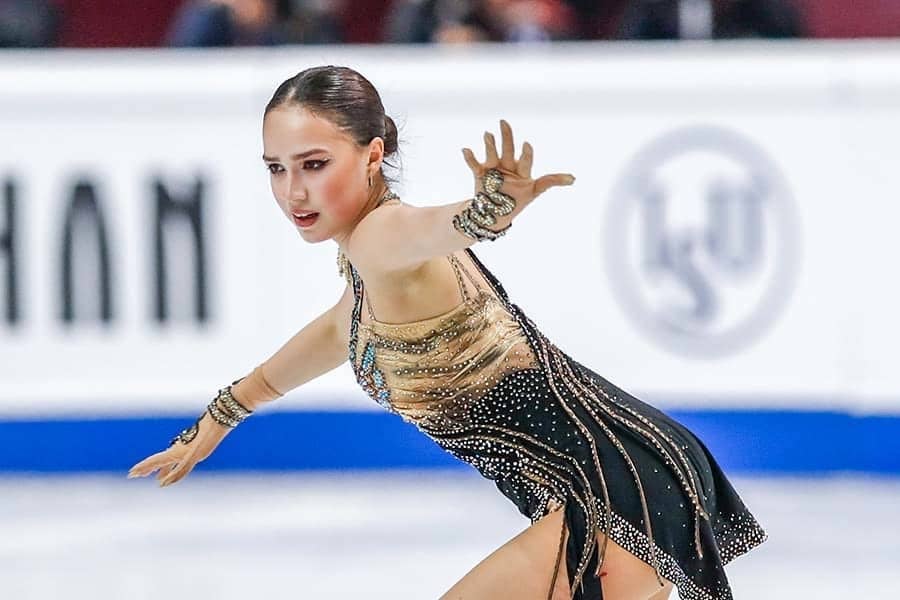 ザギトワ 45歳には見えない五輪女王との2ショットに反響 美しいわ 偉大な2人 ウィンタースポーツ スポーツブル スポブル