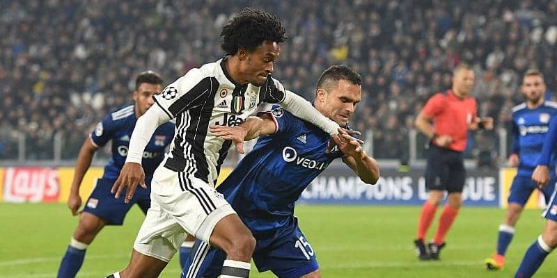 その角度から決める！？10人のチームを救うクアドラードの反則級豪快ミドル【インクレディブル・ゴールズ】