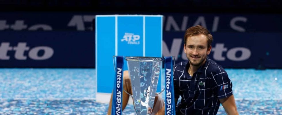 メドベージェフが快挙！最終戦でトップ3を全員撃破した初の優勝者に