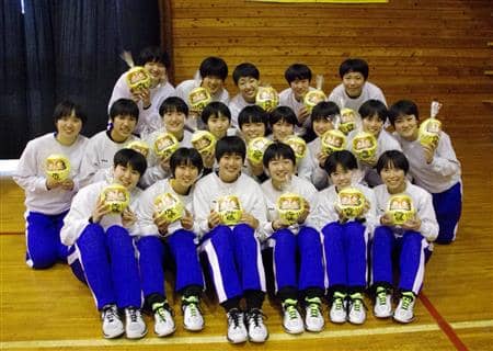 春高バレー群馬代表の伊勢崎と西邑楽に必勝ダルマ 群馬産経会 バーチャル春高バレー スポーツブル スポブル